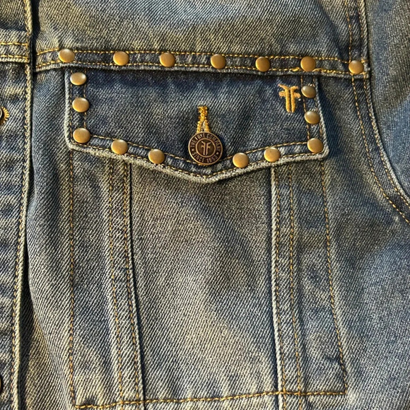NEW! Women's Frye Denim Studded Jean Jacket Large - Picture 2 of 8